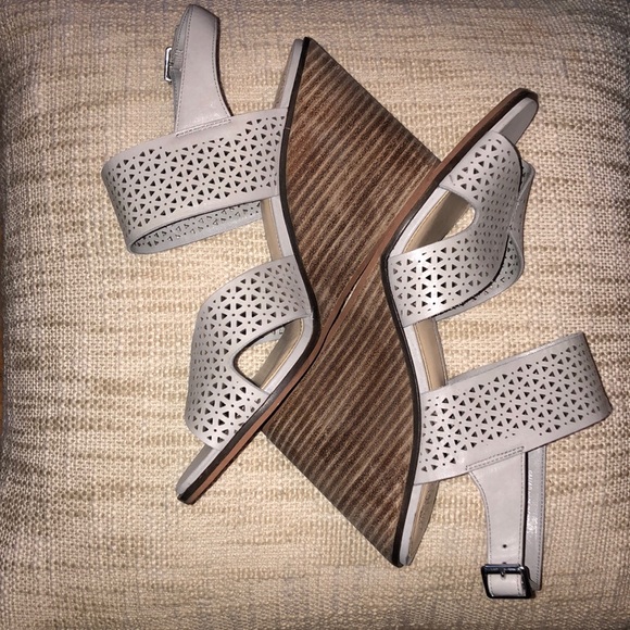 Vince Camuto Ankle Strap Wedges open toe leather cushioned footbed women size 9 - Picture 7 of 7